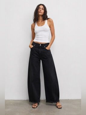 Zara High Rise Barrel Leg Jeans Black Wide Leg Frayed Hem Denim Size 0